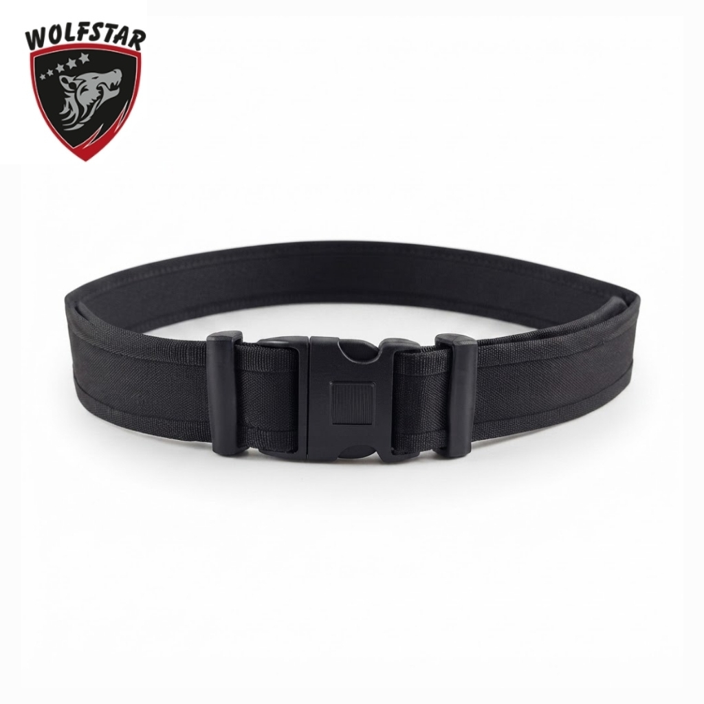 Black nylon belt with a center quick-release plastic buckle on a white background, product photo (logoTopLeft: Wolfstar).