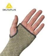 Close-up of a beige knitted fingerless glove on a hand, DeltaPlus logo appears in the top-left corner.